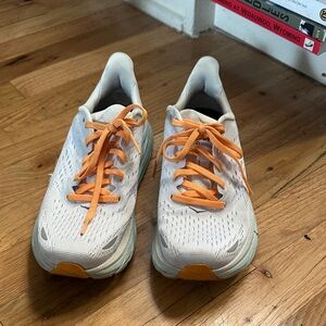 Hoka Clifton 8